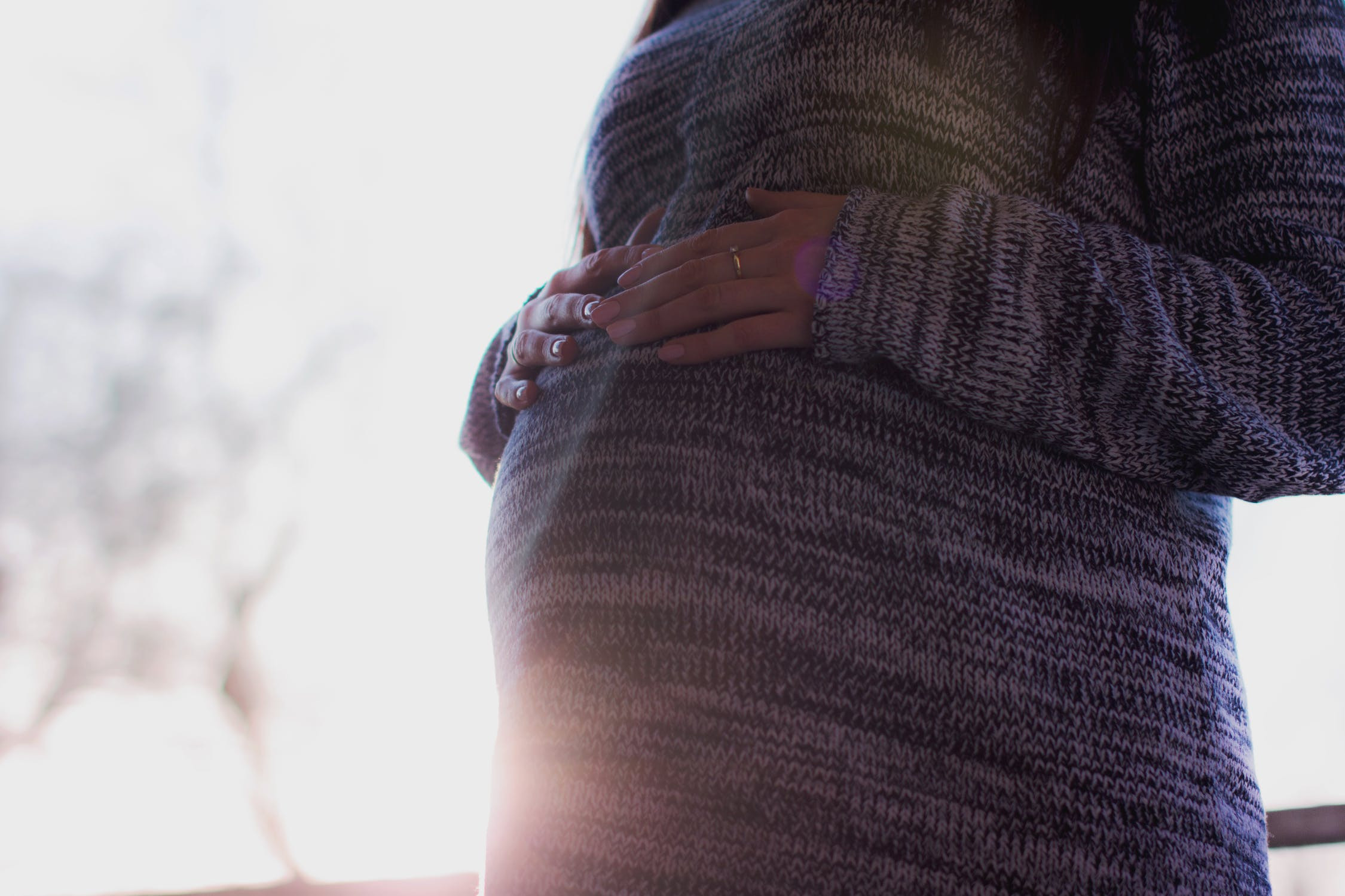 Αυξημένος ο κίνδυνος σοβαρών επιπλοκών κύησης για τις έγκυες με Covid-19