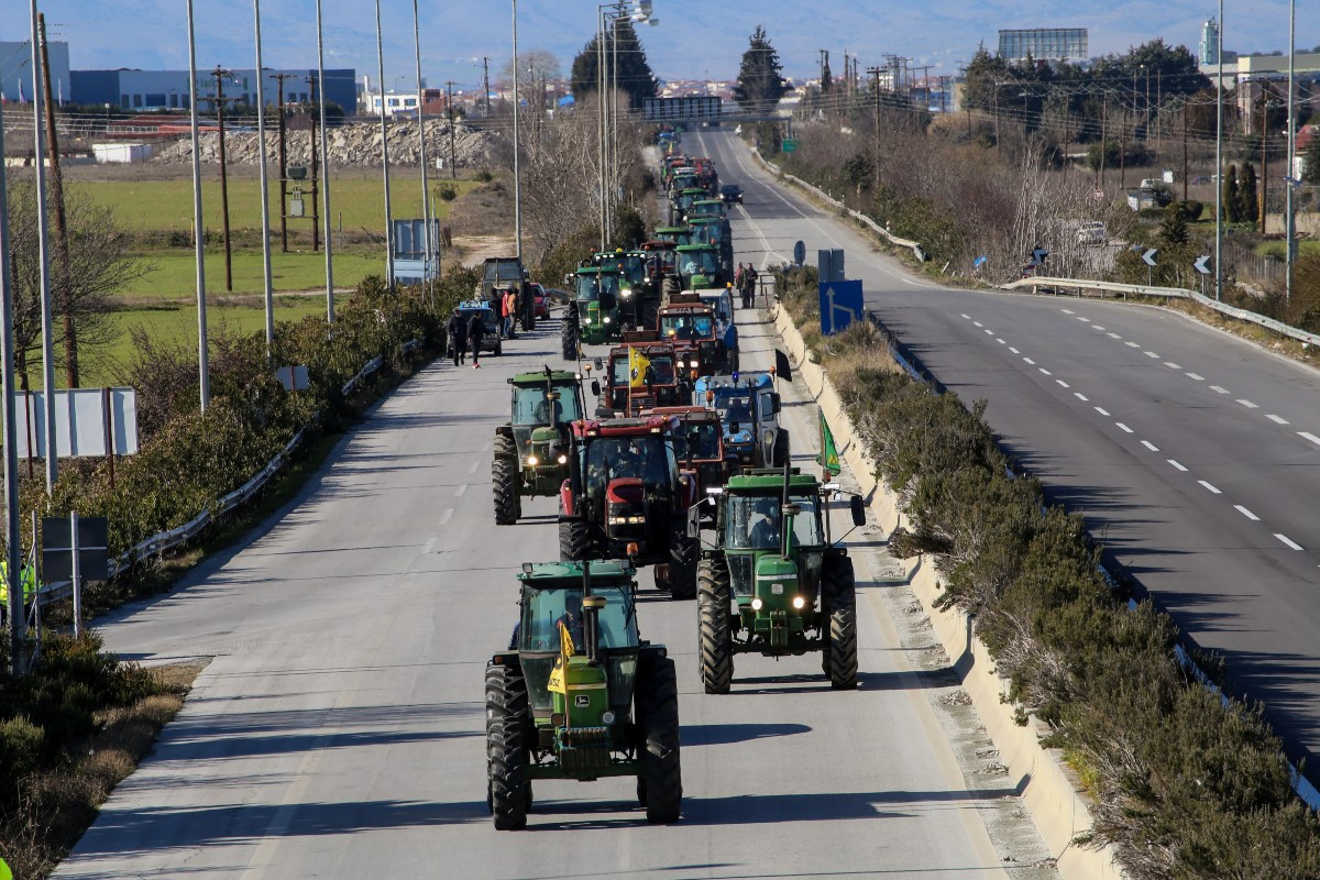 Μήνυμα αγροτών: «Προκλητική η αδιαφορία της κυβέρνησης. Θα την εξαναγκάσουμε να αλλάξει ντορό»