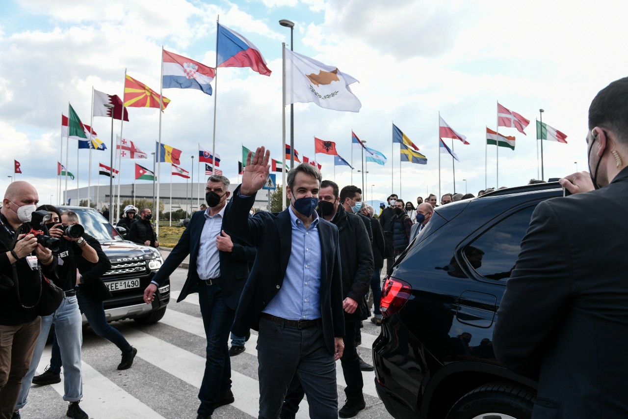 Οι μισές αλήθειες του πρωθυπουργού, δεν είναι αλήθειες