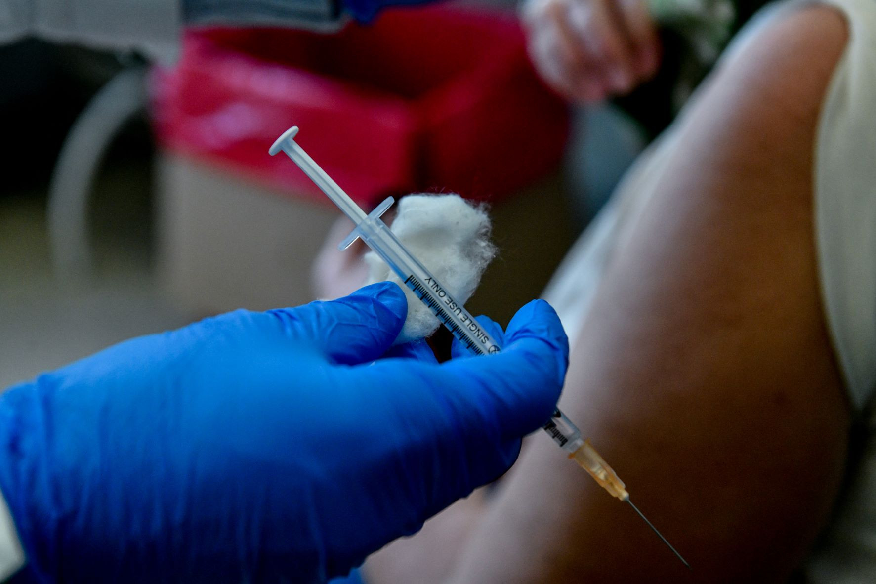 Τι δείχνουν οι πρώτες έρευνες για τα νέα εμβόλια για την Όμικρον