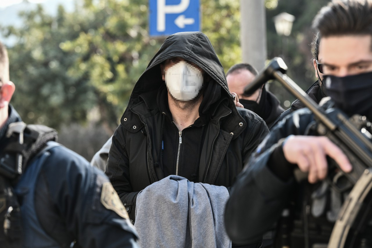 Δίωξη για κακούργημα στον αστυνομικό που ξυλοκόπησε μέχρι θανάτου Ρομά στο Μενίδι