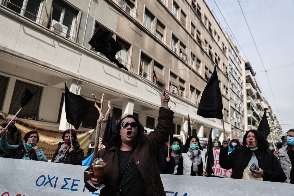 Συγκέντρωση συμβασιούχων των νοσοκομείων στο Υπουργείο Υγείας