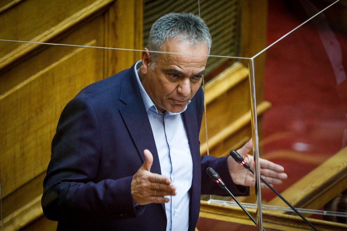 Νομοσχέδιο για ΕΦΚΑ: Κόντρα ΣΥΡΙΖΑ – ΚΙΝΑΛ για το «παρών» στην ένσταση αντισυνταγματικότητας