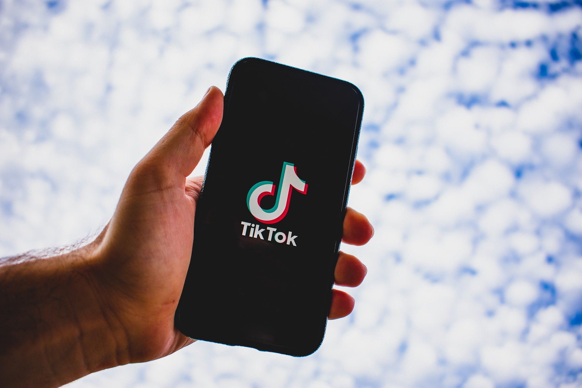 TikTok: Προς απαγόρευση σε περιεχόμενο που συνδέεται με διατροφικές διαταραχές