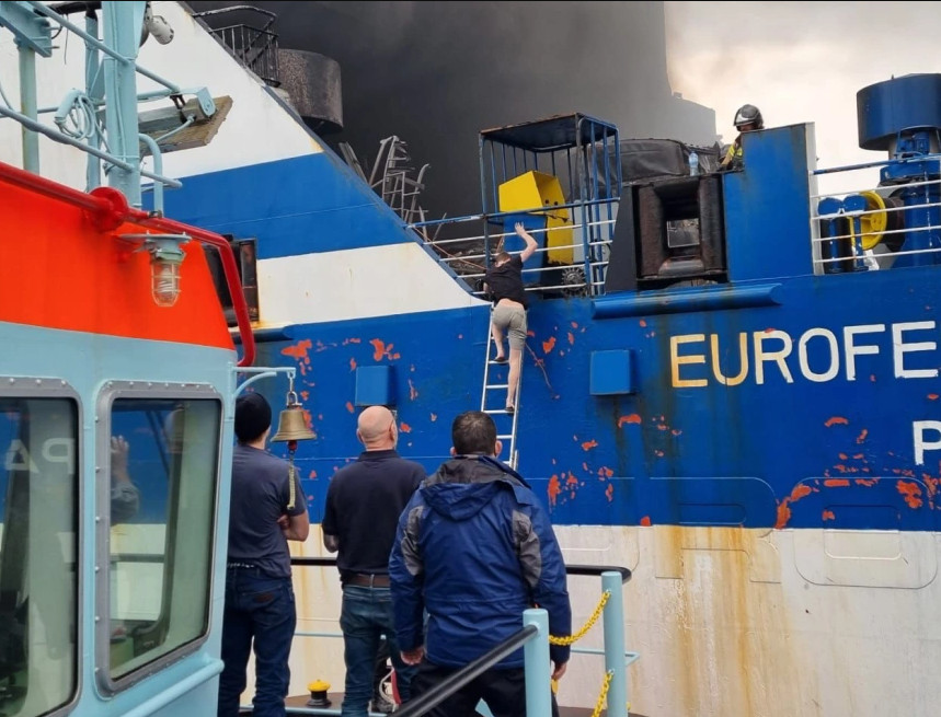 Εντοπίστηκε ζωντανός επιβάτης στο «Euroferry Olympia»: Τα πρώτα του λόγια – Ελπίδες και για άλλους επιζώντες