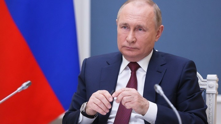 O «Ριζοσπάστης» για το διάγγελμα Πούτιν: Παραχάραξη της ιστορίας