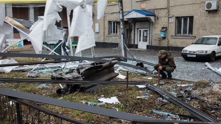 Ουκρανική κυβέρνηση: Πληροφορίες για οκτώ νεκρούς από τους ρωσικούς βομβαρδισμούς – Για 50 νεκρούς ρώσους κάνει λόγο ο στρατός