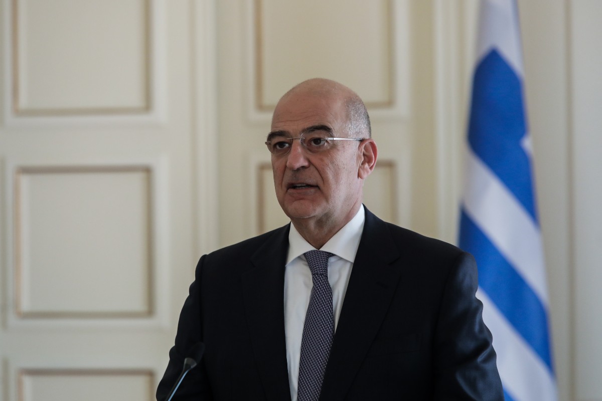Δένδιας: «Οι εχθροπραξίες στην Ουκρανία θέτουν σε κίνδυνο τη ζωή αμάχων»