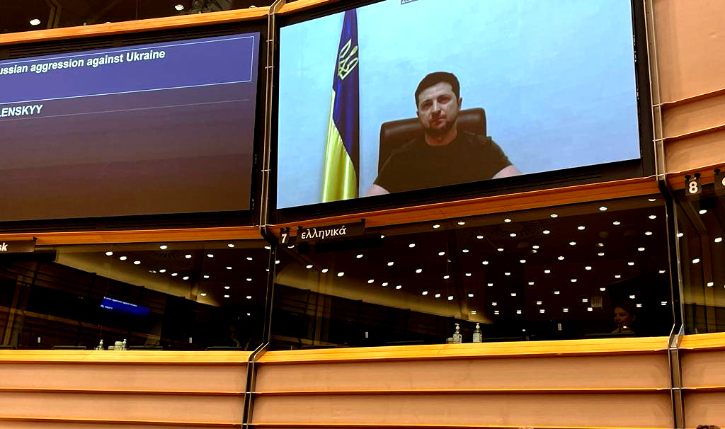 Παρέμβαση Ζελένσκι στο Ευρωκοινοβούλιο: «Αποδείξτε ότι είστε μαζί μας»