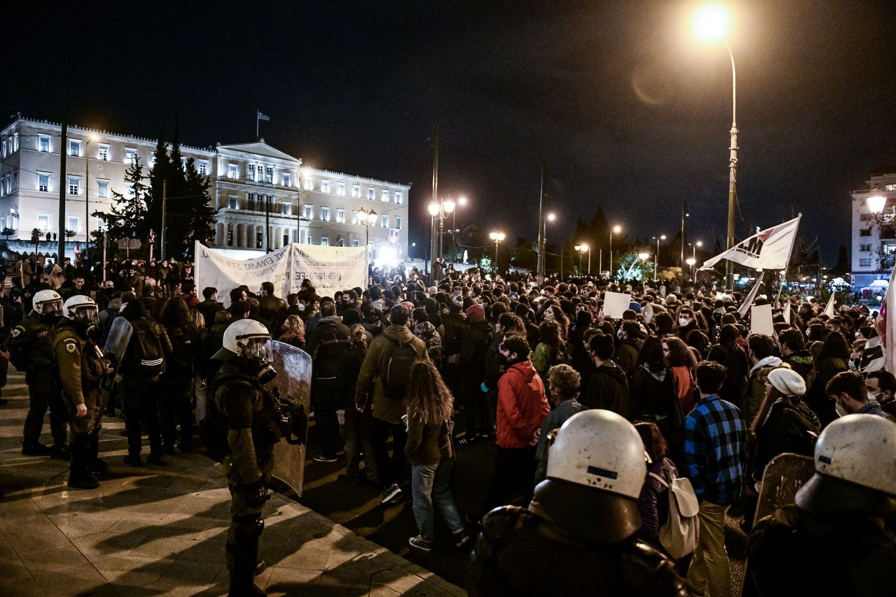 Μαζική αντιπολεμική και αντιιμπεριαλιστική διαδήλωση στο κέντρο της Αθήνας [ΦΩΤΟ