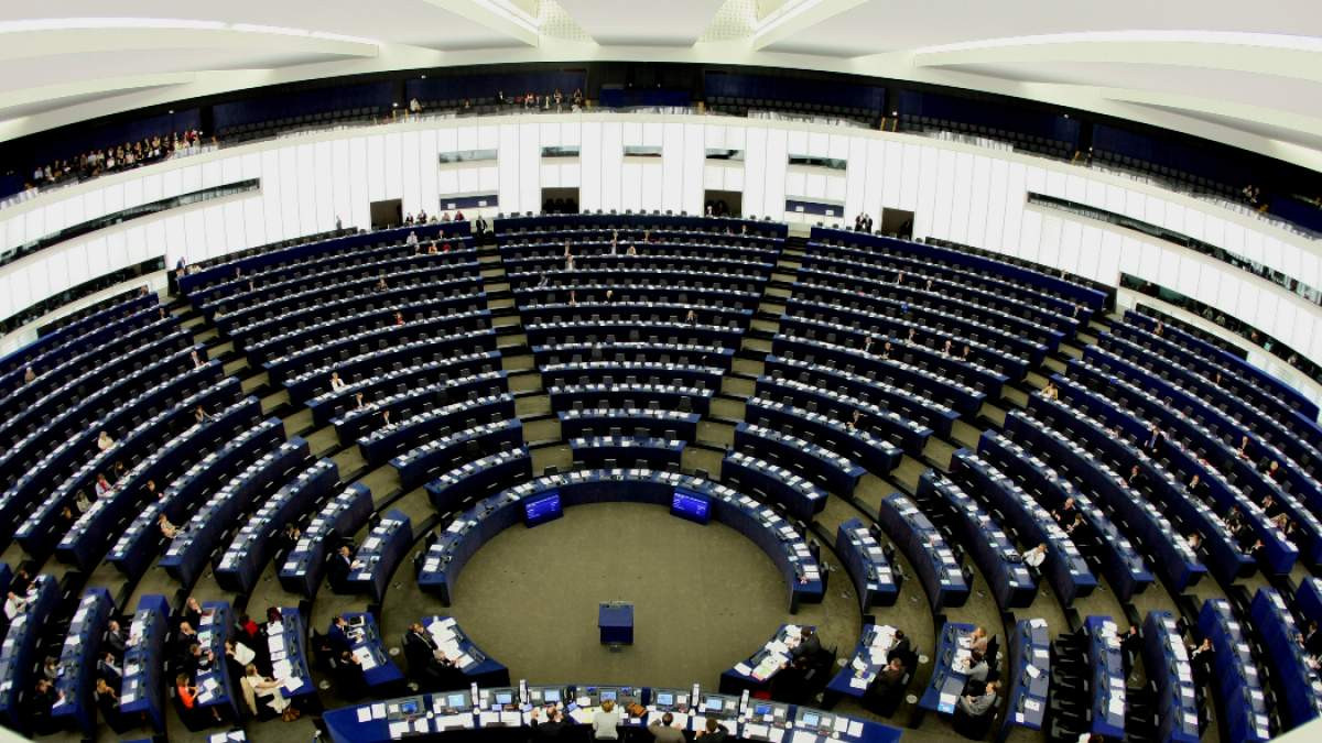 Οι Ευρωβουλευτές της ΝΔ καταψήφισαν τη διαφάνεια και τις κυρώσεις κατά Ρώσων ολιγαρχών των Paradise Papers