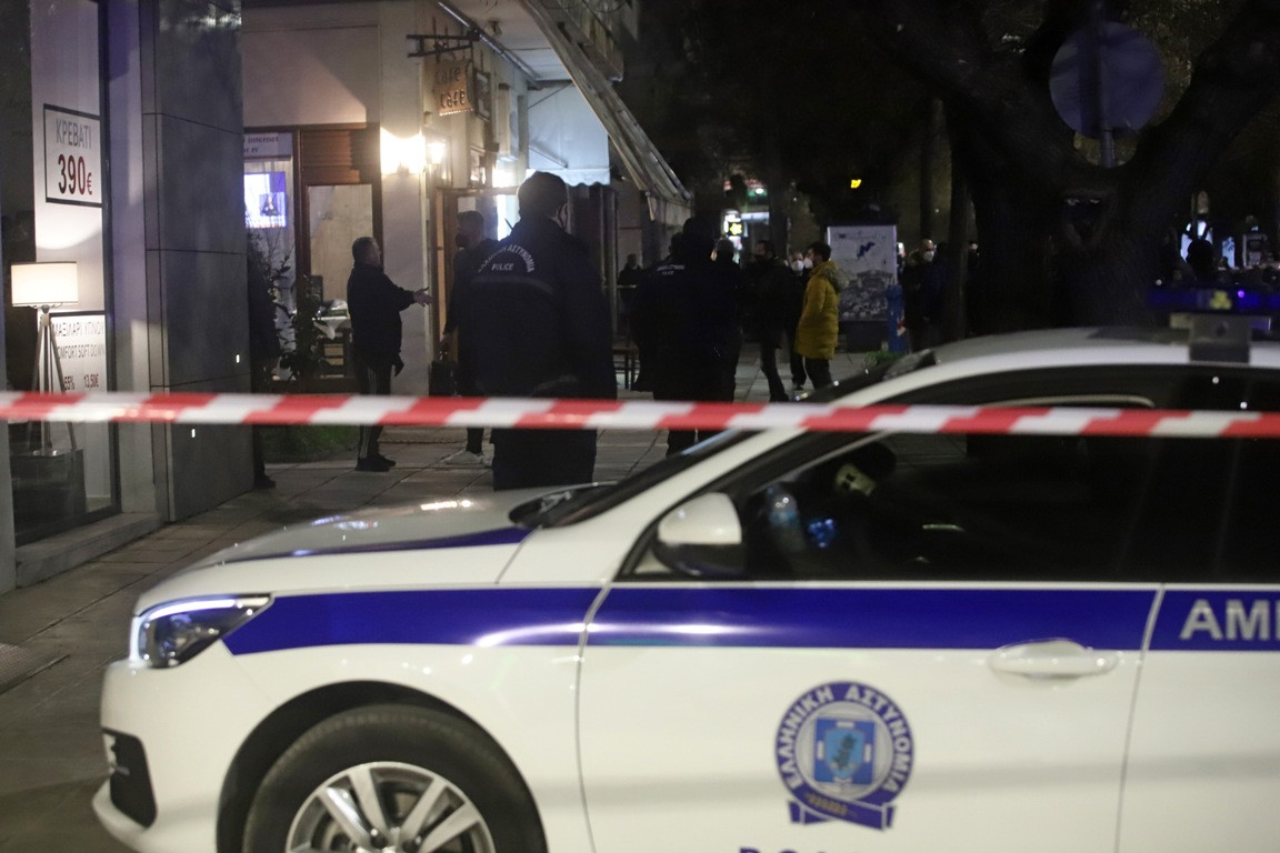Γυναικοκτονία στην Θεσσαλονίκη: Εξέπνευσε η 41χρονη που πυροβολήθηκε από τον πρώην σύντροφό της [Βίντεο]