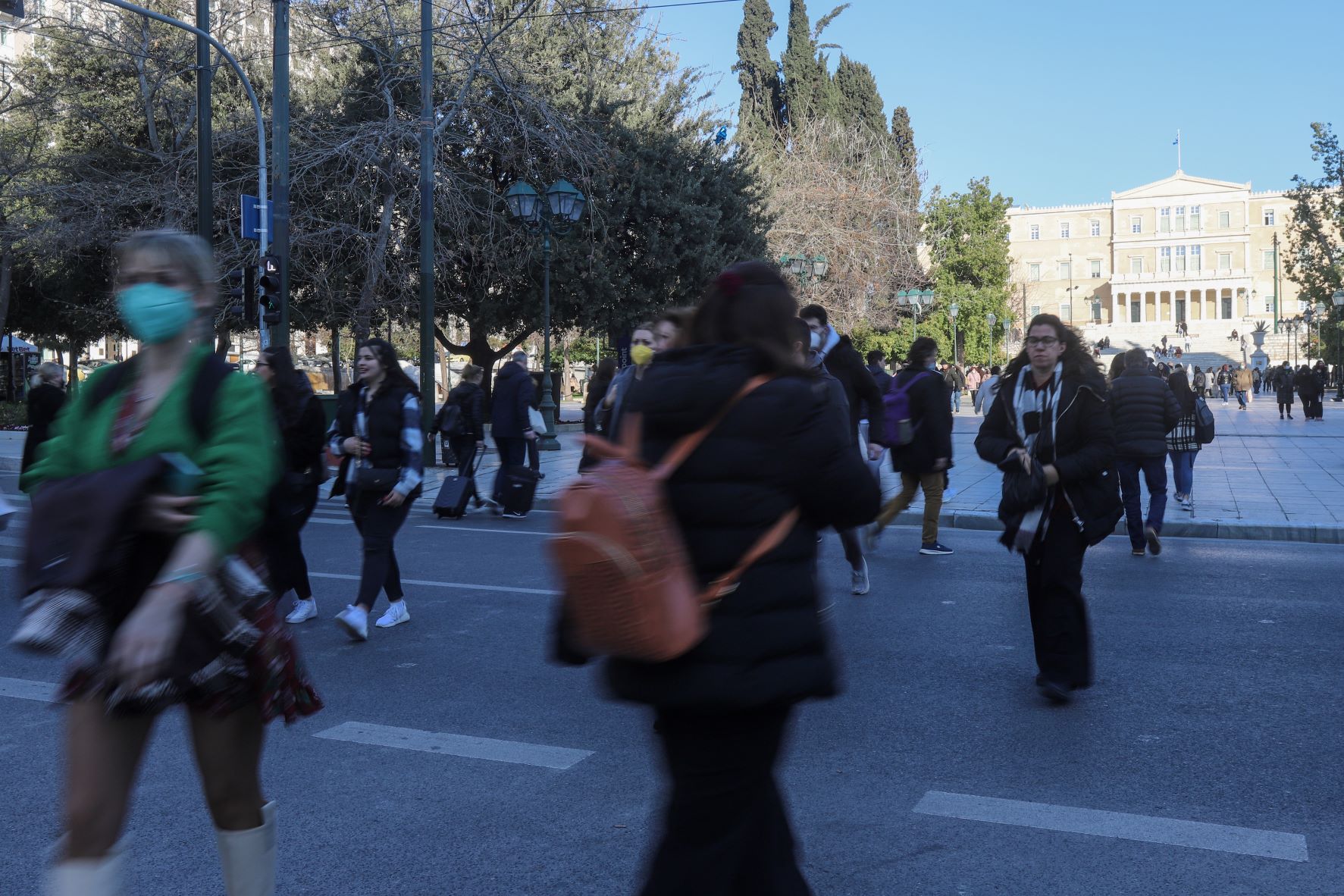 Κορονοϊός: 8.369 νέα κρούσματα, 52 θάνατοι και 370 διασωληνωμένοι