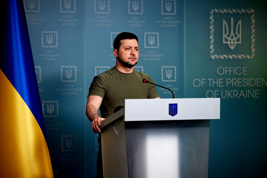 Ζελένσκι: «Προθυμία συμβιβασμού για Κριμαία και Ντονμπάς» – «Δεν ενδιαφερόμαστε πλέον για συμμετοχή στο ΝΑΤΟ»