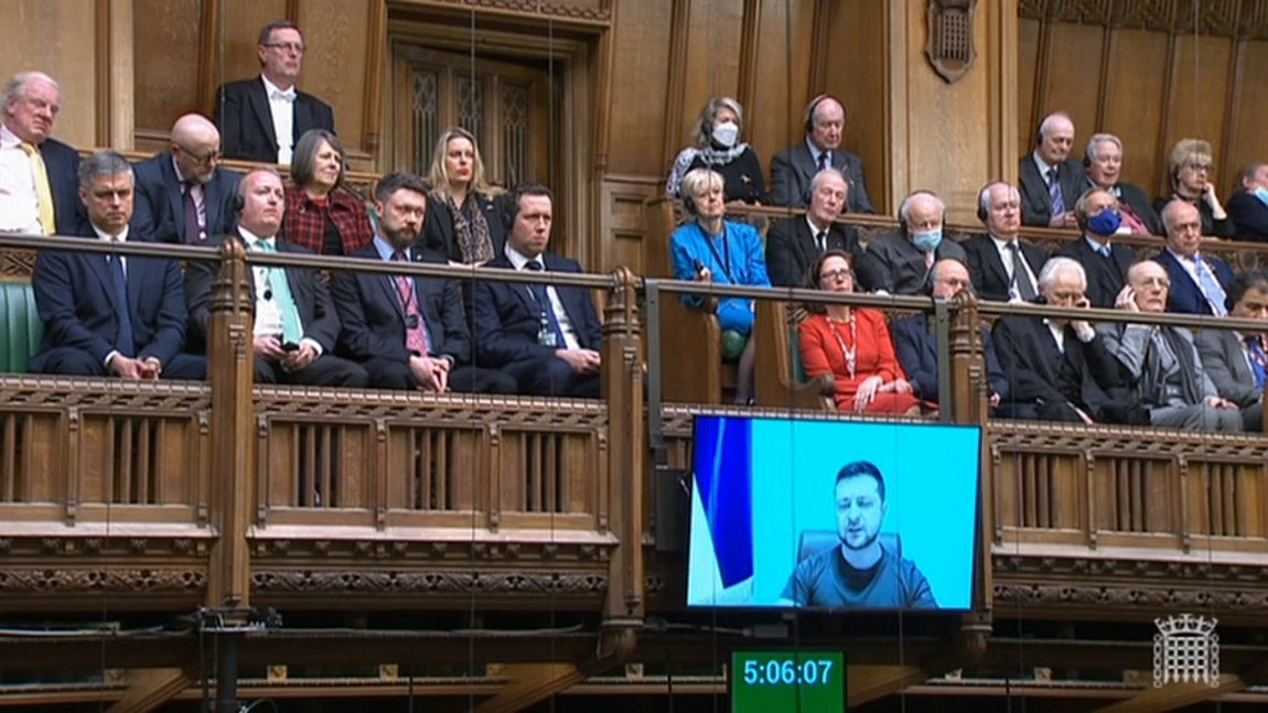 Αποθέωση Ζελένσκι στο Βρετανικό Κοινοβούλιο – «Δεν θα τα παρατήσουμε»