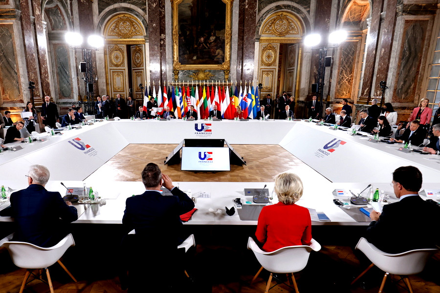 Σύνοδος Κορυφής: «Μη ρεαλιστική» η ταχεία ένταξη της Ουκρανίας στην ΕΕ