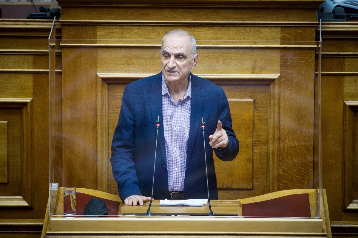 Γιώργος Βαρεμένος για κυβέρνηση: «Φύγετε πριν είναι αργά για τη χώρα!»