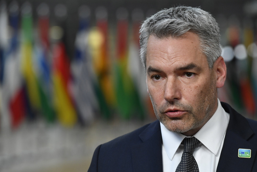 Αυστριακός καγκελάριος: Τέλος στα σενάρια ευρωστρατού