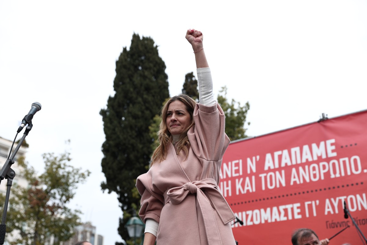 Η απάντηση της Νατάσσας Μποφίλιου στον Αντώνη Καφετζόπουλο – Κύμα συμπαράστασης για την τραγουδίστρια στο twitter