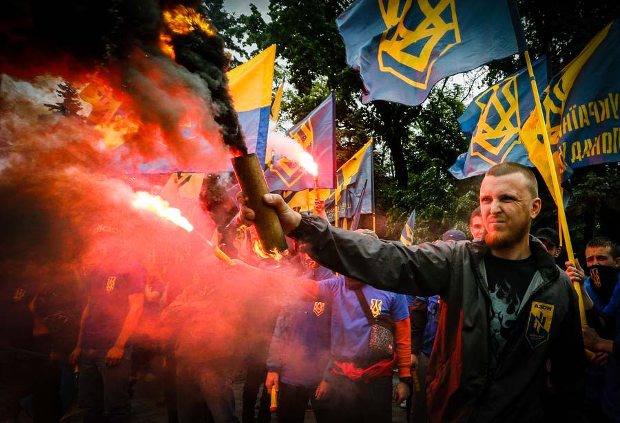 Γερμανοί ακροδεξιοί φτάνουν στην Ουκρανία για υποστήριξη των νεοναζί του τάγματος Αζόφ