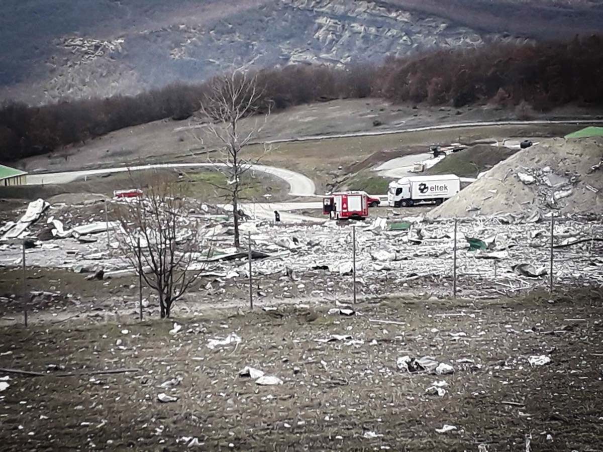 Εξαϋλώθηκε το εργοστάσιο στα Γρεβενά από την έκρηξη – Νεκροί οι τρεις εργαζόμενοι
