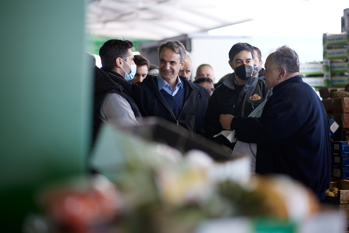 Επίσκεψη Μητσοτάκη στη λαχαναγορά του Ρέντη: «Έχουμε λάβει μέτρα για τη στήριξη του αγροτικού κόσμου»