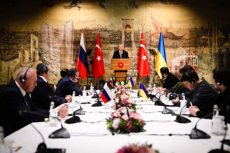 Διαπραγματεύσεις Ρωσίας-Ουκρανίας στην Κωνσταντινούπολη: Οι θέσεις των δύο πλευρών και ο ρόλος της Τουρκίας [Βίντεο]