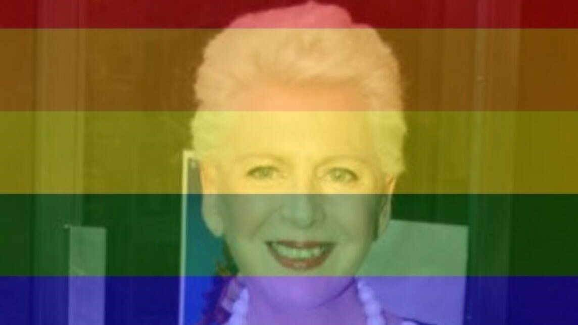 ΛΟΑΤΚΙ+ οργανώσεις: Εμείς, θα μείνουμε με την Έλενα Ακρίτα