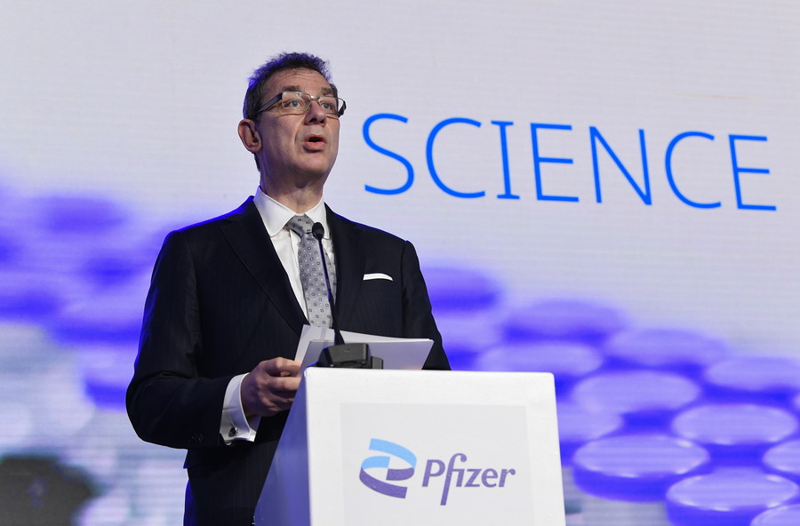Οι επικεφαλής των Pfizer, BioNTech, Moderna κέρδισαν πάνω από 100 εκατ. δολάρια από τα εμβόλια κατά του κορονοϊού