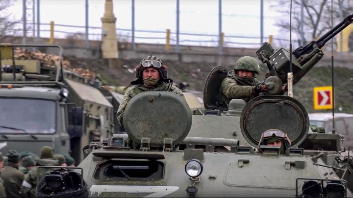 Προετοιμασίες για μεγάλη ρωσική επίθεση στο Ντονμπάς – Άμαχοι εγκαταλείπουν το Σεβεροντονιέτσκ