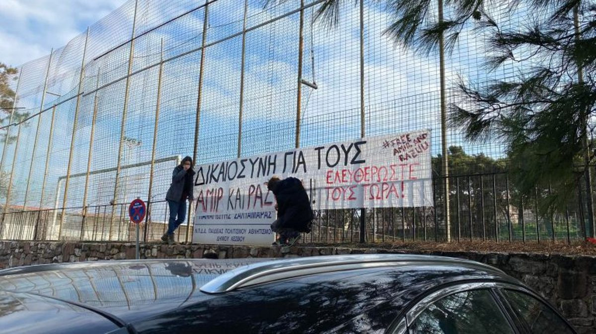 Guardian για την νέα αναβολή της δίκης των Αμίρ και Ακίφ: Δεν λειτουργεί ούτε υπάρχει δικαιοσύνη στην Ελλάδα