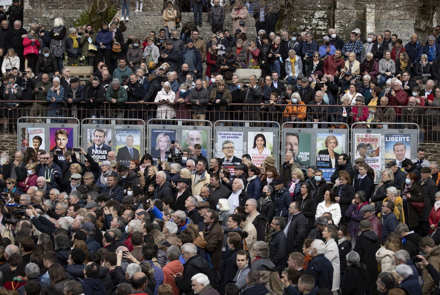 Γαλλικές εκλογές: Μακρόν και Λεπέν τα φαβορί για τον δεύτερο γύρο – Ποιους απειλεί η αποχή [Βίντεο]