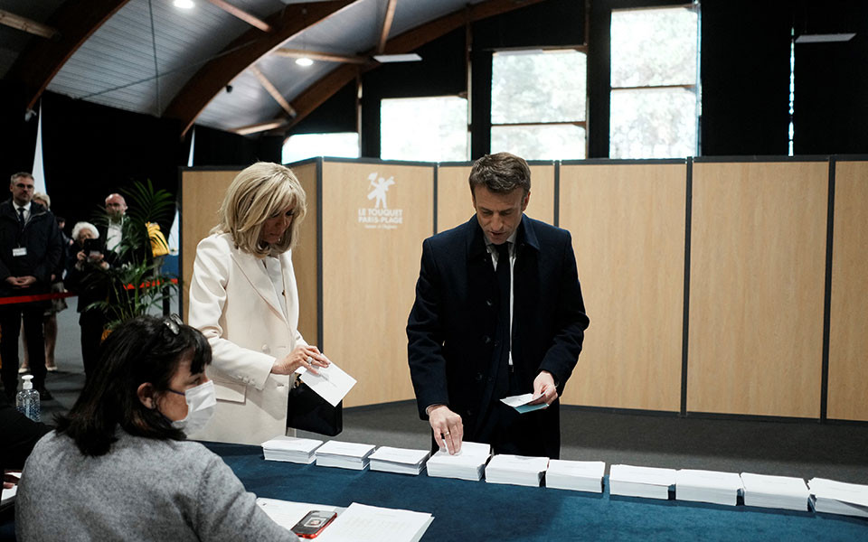 Εκλογές στη Γαλλία: «Μάχη» Μακρόν – Λεπέν δείχνει το πρώτο exit poll