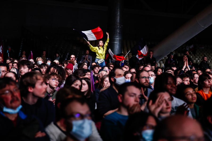 Γαλλία-Δημοσκόπηση: Χωρισμένοι στα τρία οι ψηφοφόροι Μελανσόν για το δεύτερο γύρο