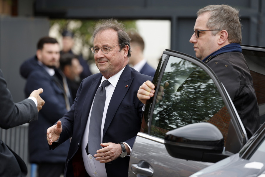 Ο Φρανσουά Ολάντ καλεί τους Γάλλους να ψηφίσουν Μακρόν στον δεύτερο γύρο των προεδρικών εκλογών