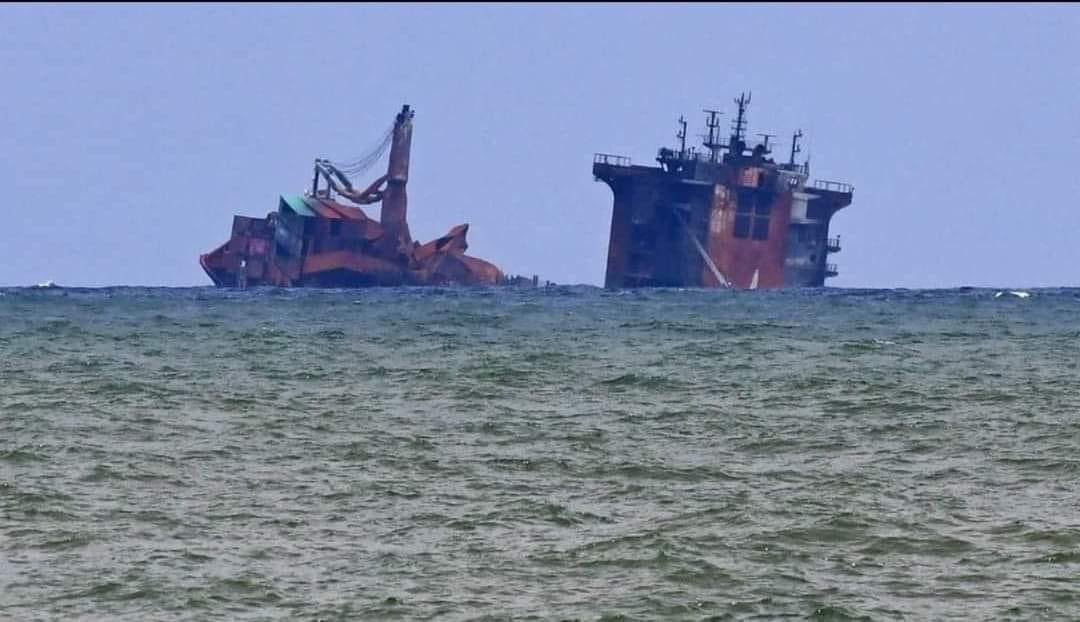 Τυνησία: Βύθιση δεξαμενόπλοιου – Κίνδυνος για περιβαλλοντική καταστροφή