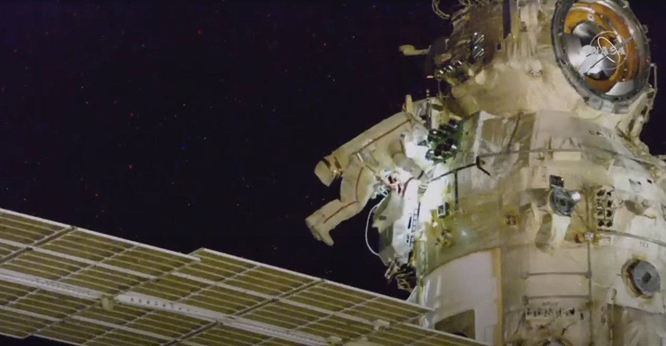 Διεθνής Διαστημικός Σταθμός: «Περίπατος» Ρώσων κοσμοναυτών για να ενεργοποιήσουν νέο ρομποτικό βραχίονα