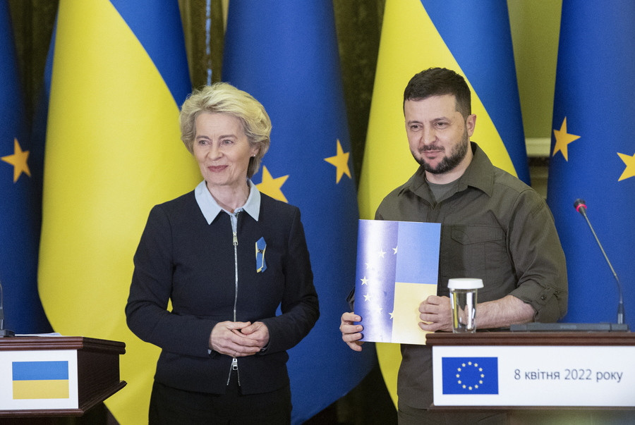 Μόνο το πρώτο μέρος του ερωτηματολογίου για την ένταξή της στην ΕΕ παρέδωσε η Ουκρανία
