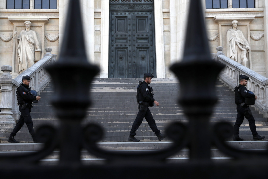 Γαλλία: Επίθεση με μαχαίρι σε ιερέα μέσα σε ναό στη Νίκαια