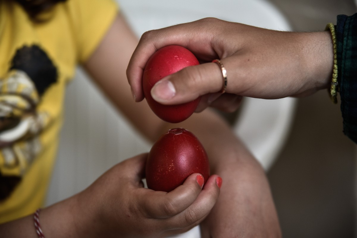 ΕΟΔΥ: Τι να προσέξετε κατά την κατανάλωση κρεάτων και αυγών στο γιορτινό τραπέζι