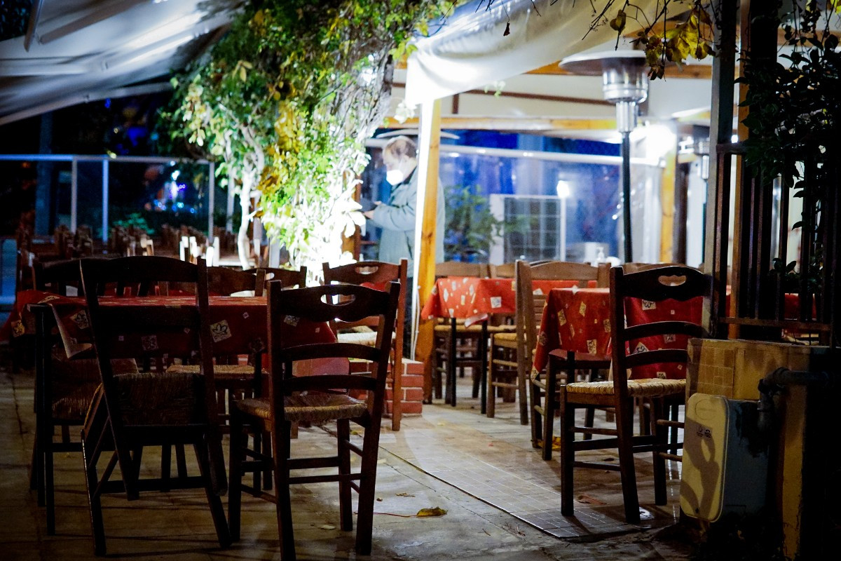 Θεσσαλονίκη: Καταγγελία για εργοδότρια που επιτέθηκε σε σερβιτόρα για φιλοδώρημα 1 ευρώ