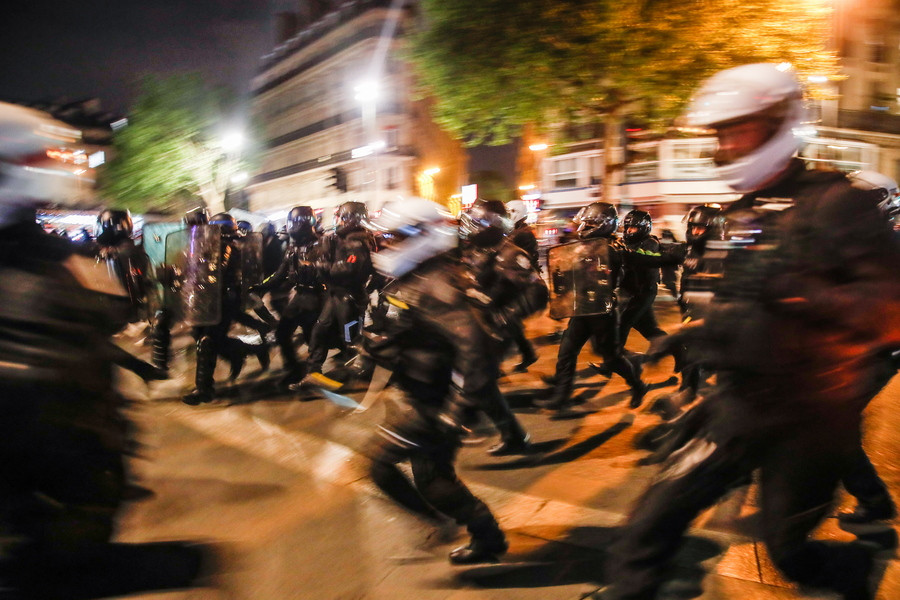 Γαλλία: Αστυνομικοί άνοιξαν πυρ εναντίον αυτοκινήτου στο Παρίσι – Δύο νεκροί