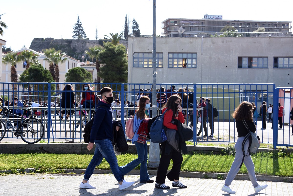 Σχολεία: Οι ημερομηνίες των εξετάσεων και τα μέτρα για τον κορονοϊό μετά το Πάσχα