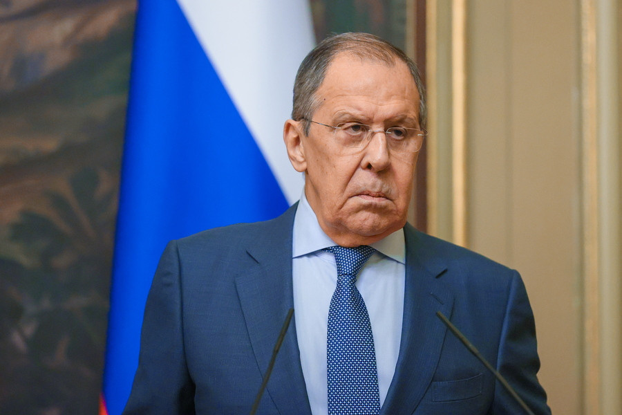 Λαβρόφ: «Το ΝΑΤΟ είναι σε πόλεμο με τη Ρωσία… δια αντιπροσώπου»