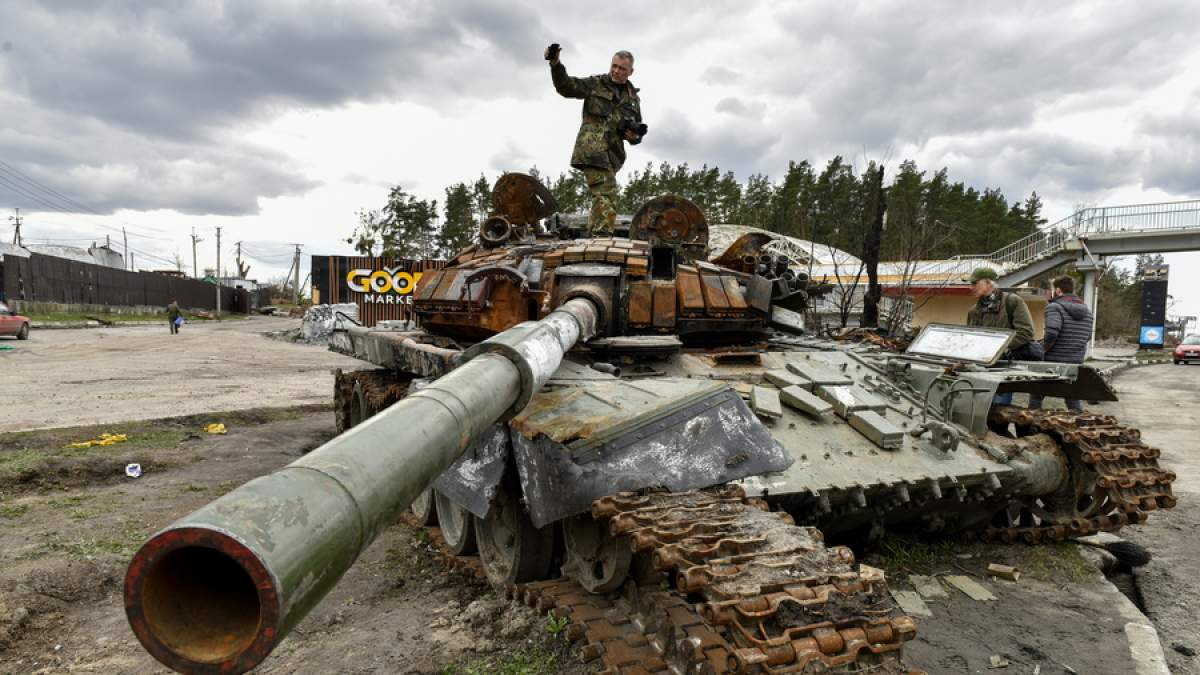 Λόιντ Όστιν στη διάσκεψη άμυνας: «Αποφασιστικές οι επόμενες ημέρες για την Ουκρανία»