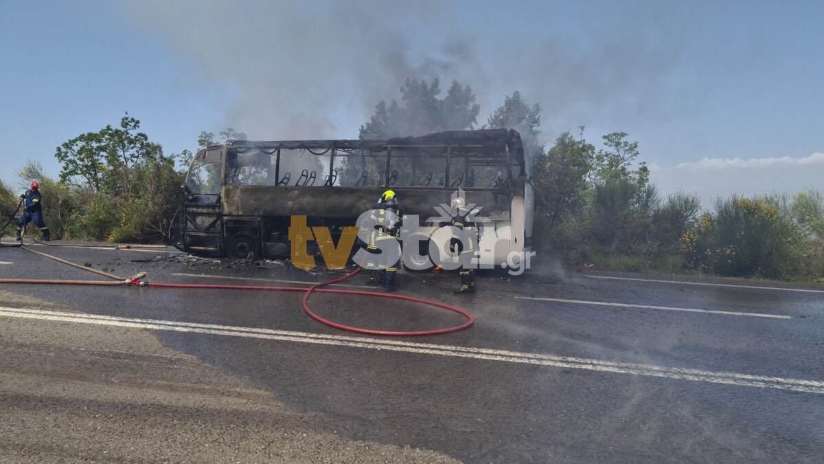 Φωτιά σε τουριστικό λεωφορείο με 30 επιβάτες στον Μπράλο