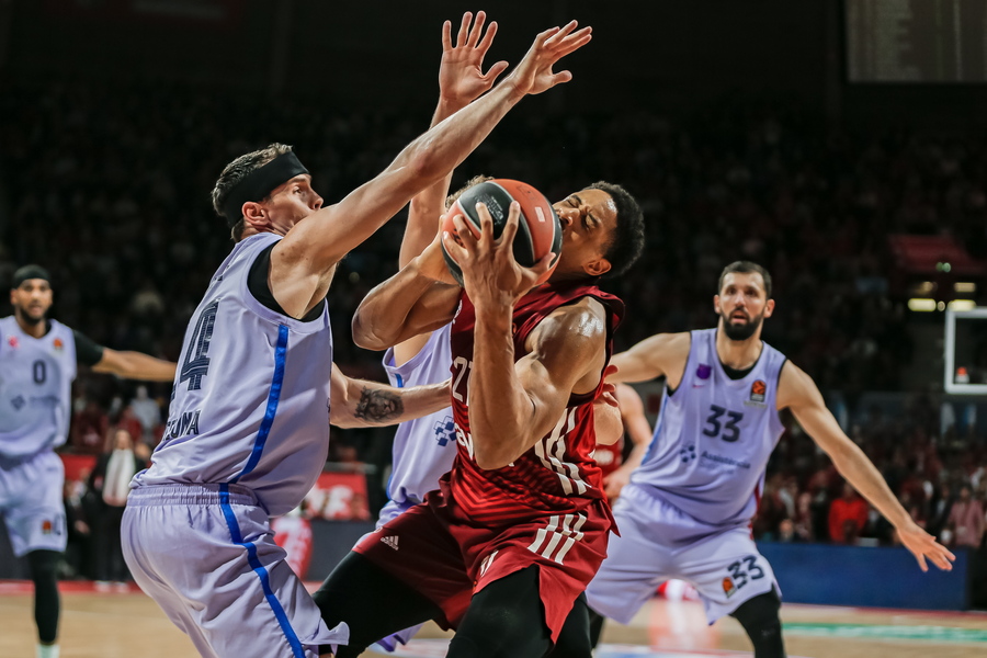 Ευρωλίγκα playoffs 4η αγωνιστική: η Εφές στο Final Four, σε 5ο ματς τα άλλα δύο εισιτήρια [Βίντεο]