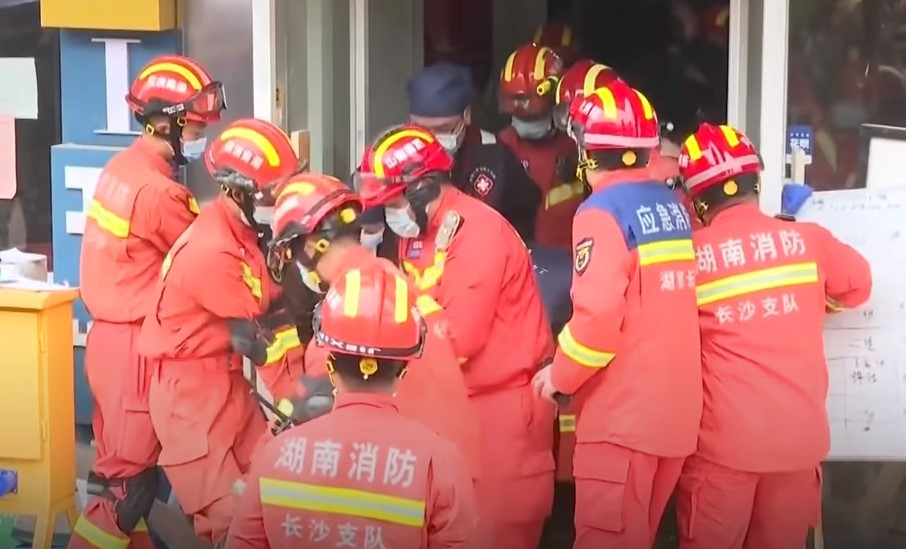 Κίνα: Ζωντανός τρεις ημέρες μετά την κατάρρευση κτιρίου
