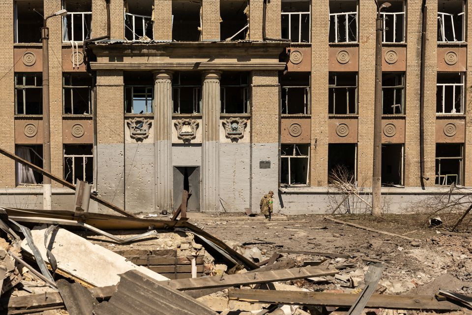 Ουκρανία: Φόβοι για πολλούς νεκρούς έπειτα από βομβαρδισμό σχολείου στο Λουγκάνσκ