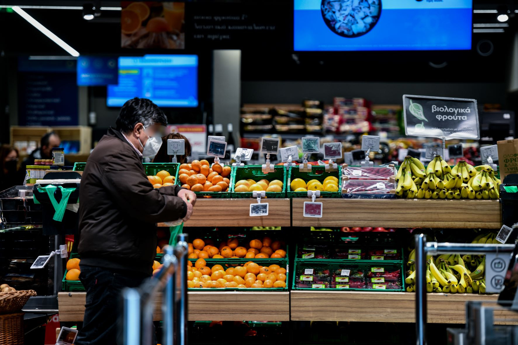 Έρευνα του ΙΕΛΚΑ: Οκτώ στους δέκα καταναλωτές κυνηγούν προσφορές – 61% δηλώνει ότι έχει μειώσει συνολικά τις αγορές σε τρόφιμα